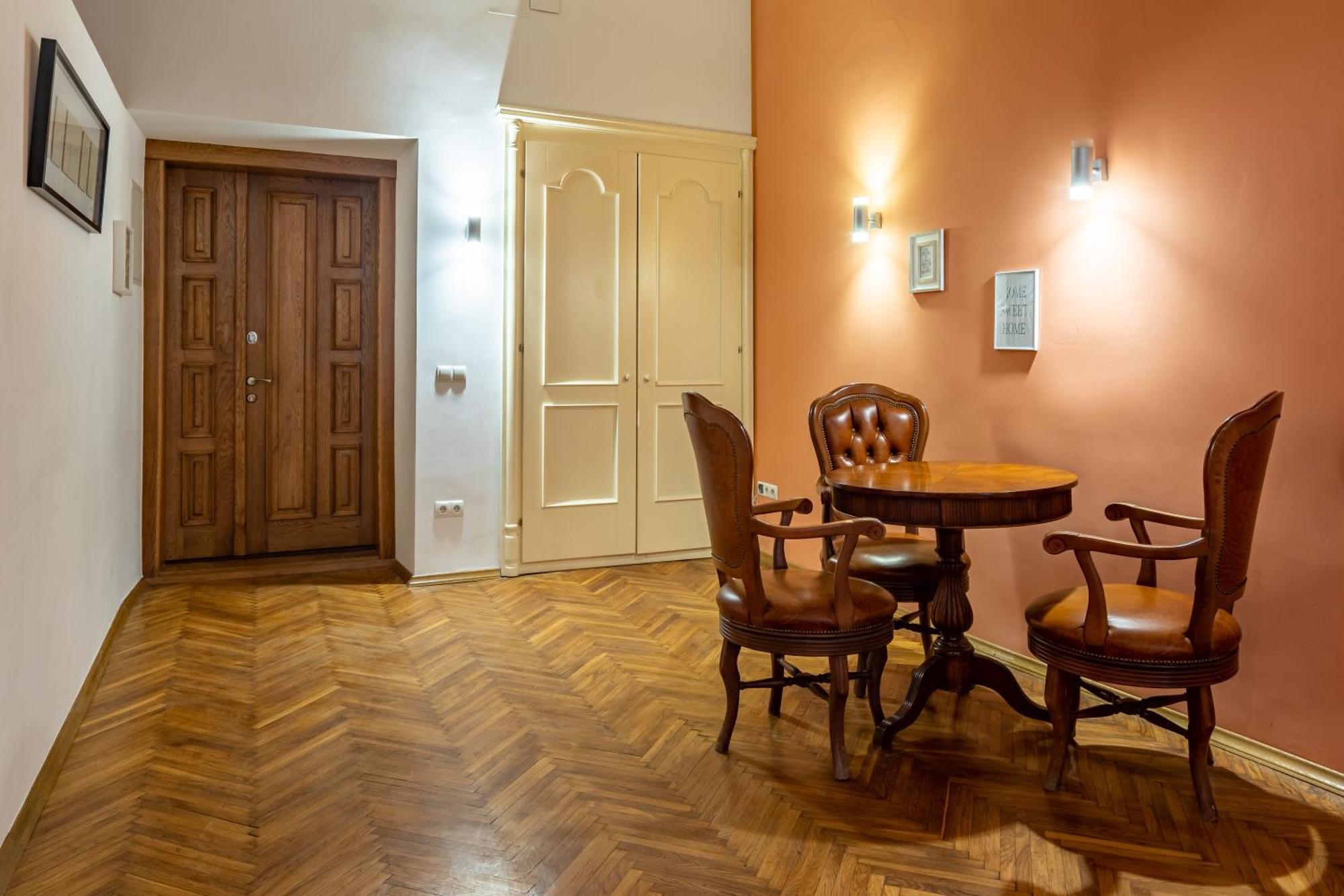 Romari Площа Ринок 28 Lviv Exterior foto